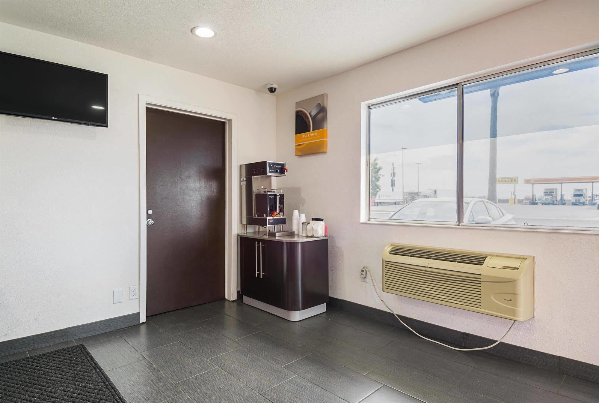 Motel 6 Lost Hills / Buttonwillow Racetrack 외부 사진
