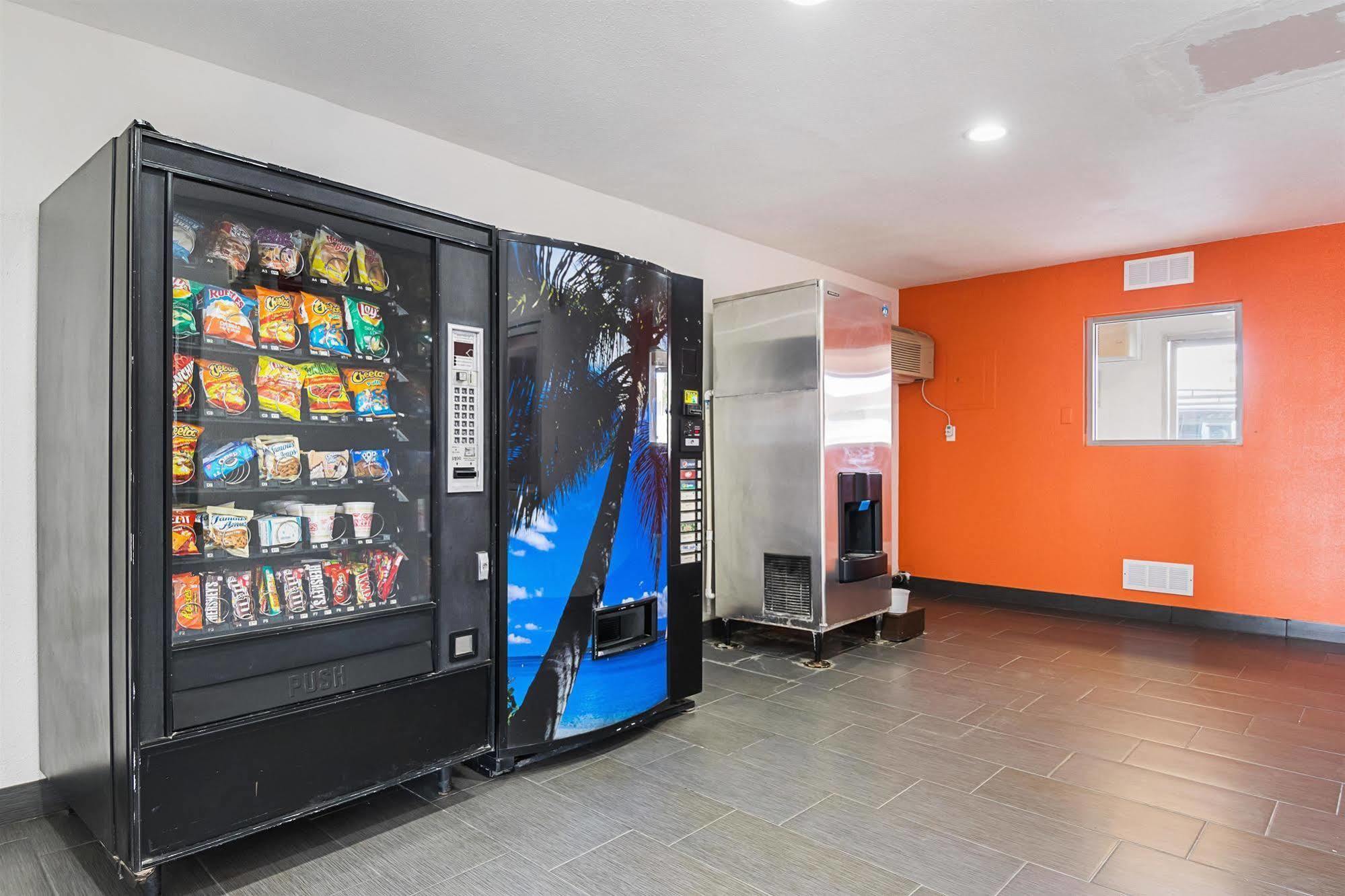 Motel 6 Lost Hills / Buttonwillow Racetrack 외부 사진