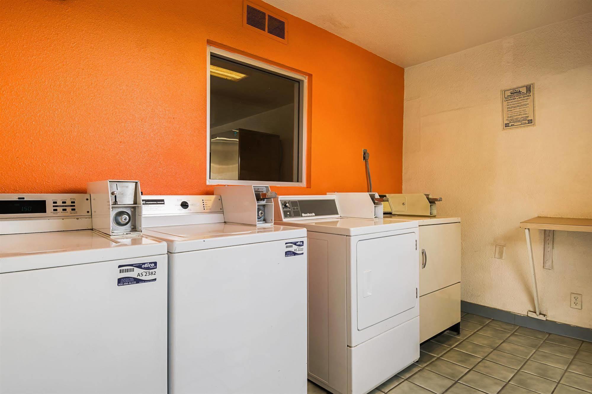 Motel 6 Lost Hills / Buttonwillow Racetrack 외부 사진