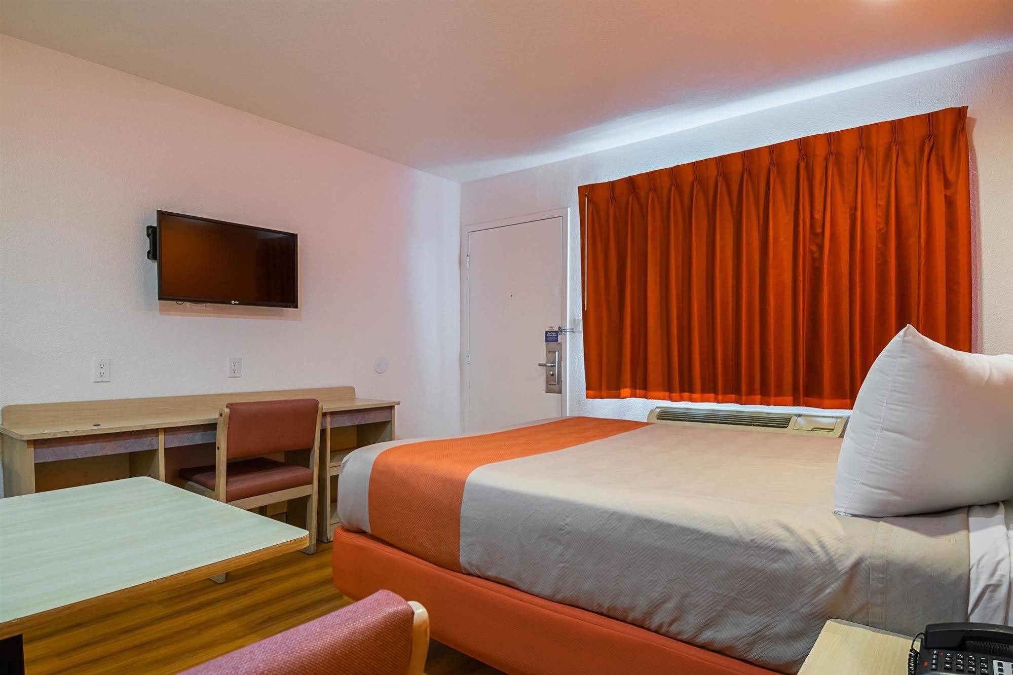 Motel 6 Lost Hills / Buttonwillow Racetrack 외부 사진
