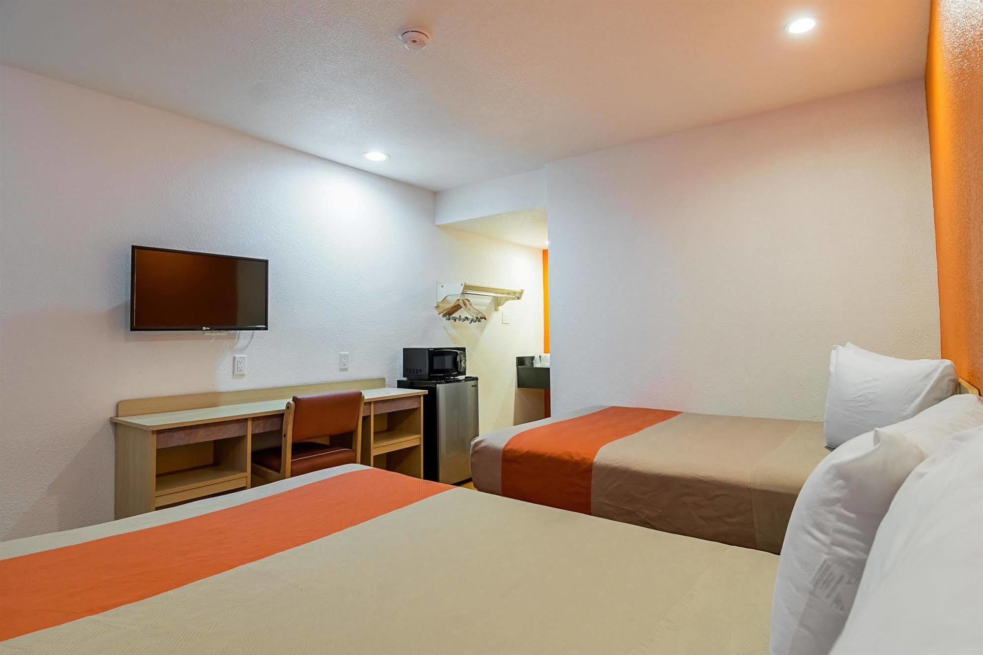 Motel 6 Lost Hills / Buttonwillow Racetrack 외부 사진