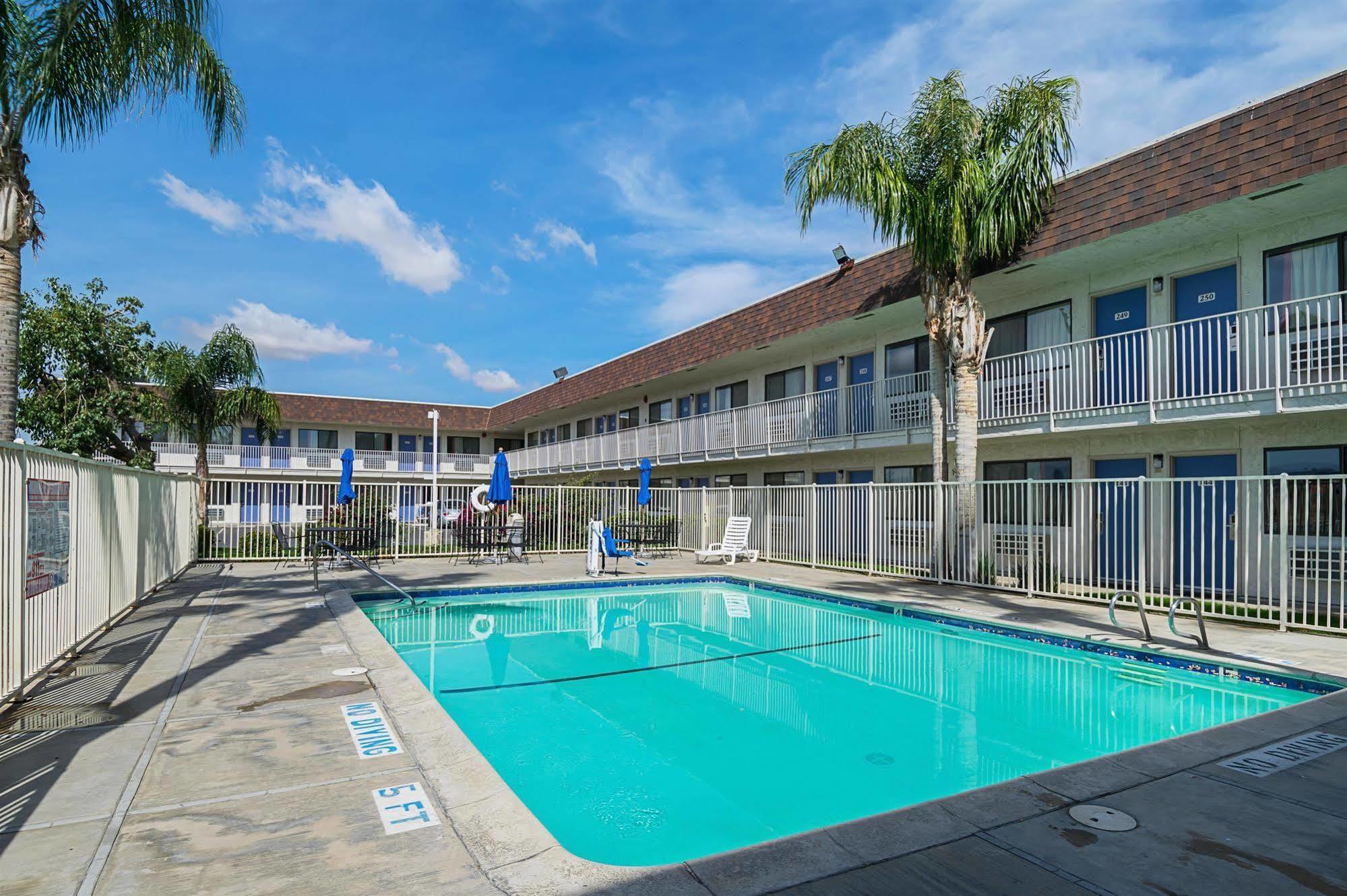 Motel 6 Lost Hills / Buttonwillow Racetrack 외부 사진